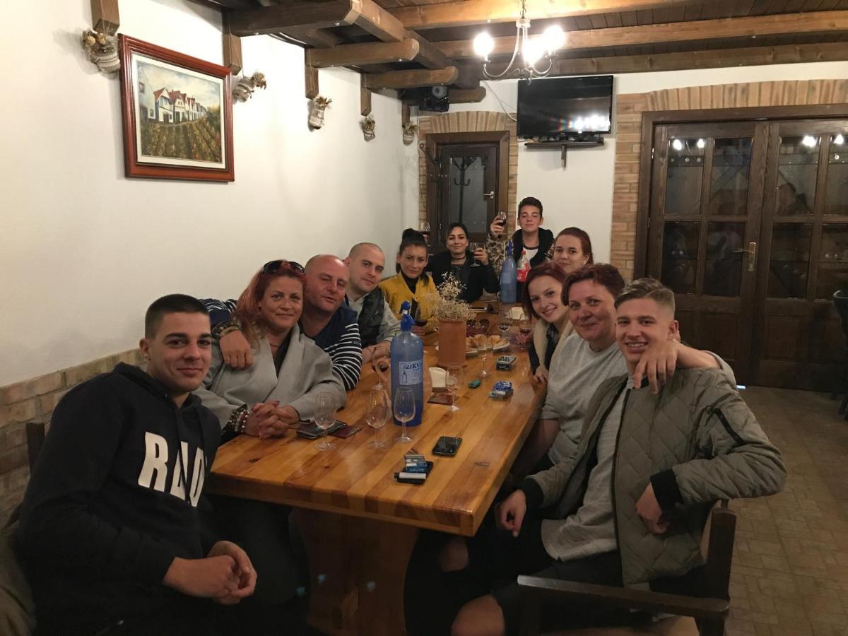 Csaszartoltes Berger Pince Es Vendeghaz酒店 外观 照片