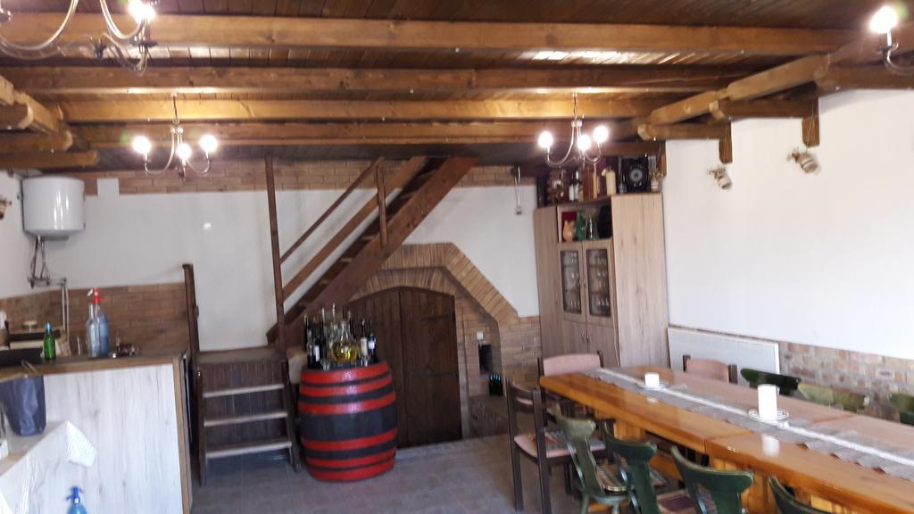 Csaszartoltes Berger Pince Es Vendeghaz酒店 外观 照片