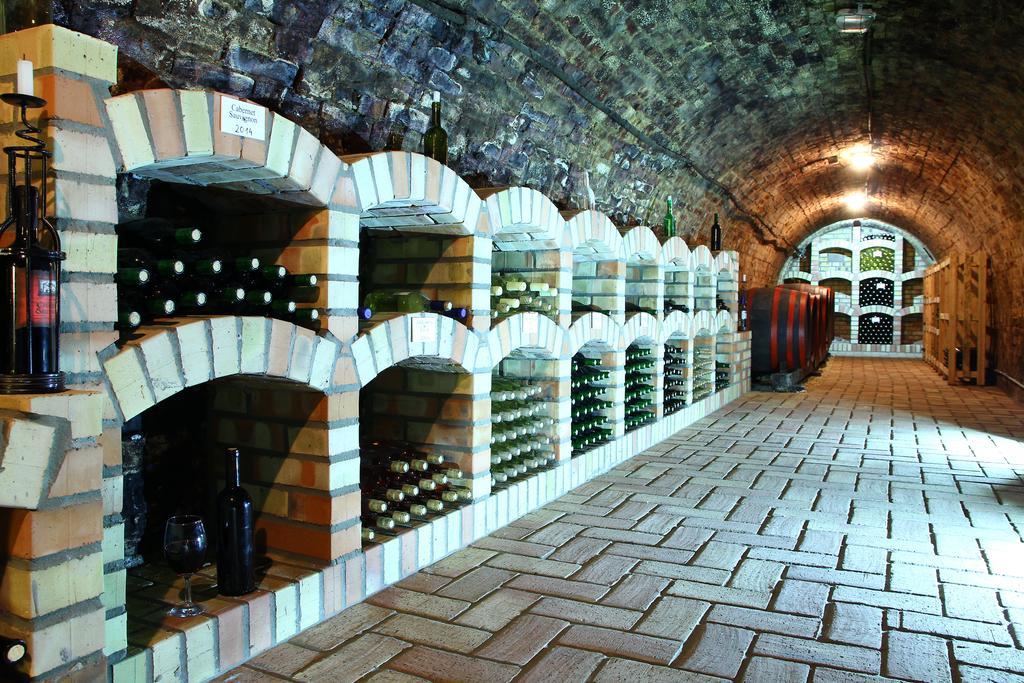 Csaszartoltes Berger Pince Es Vendeghaz酒店 外观 照片